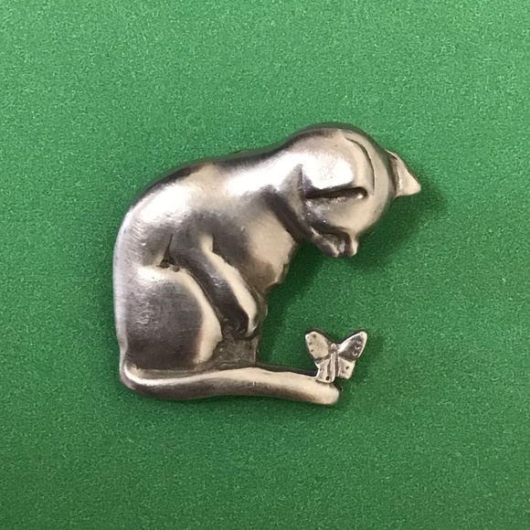 Vintage Pewter Cat with Butterfly Brooch Pin - Picture 11 of 11